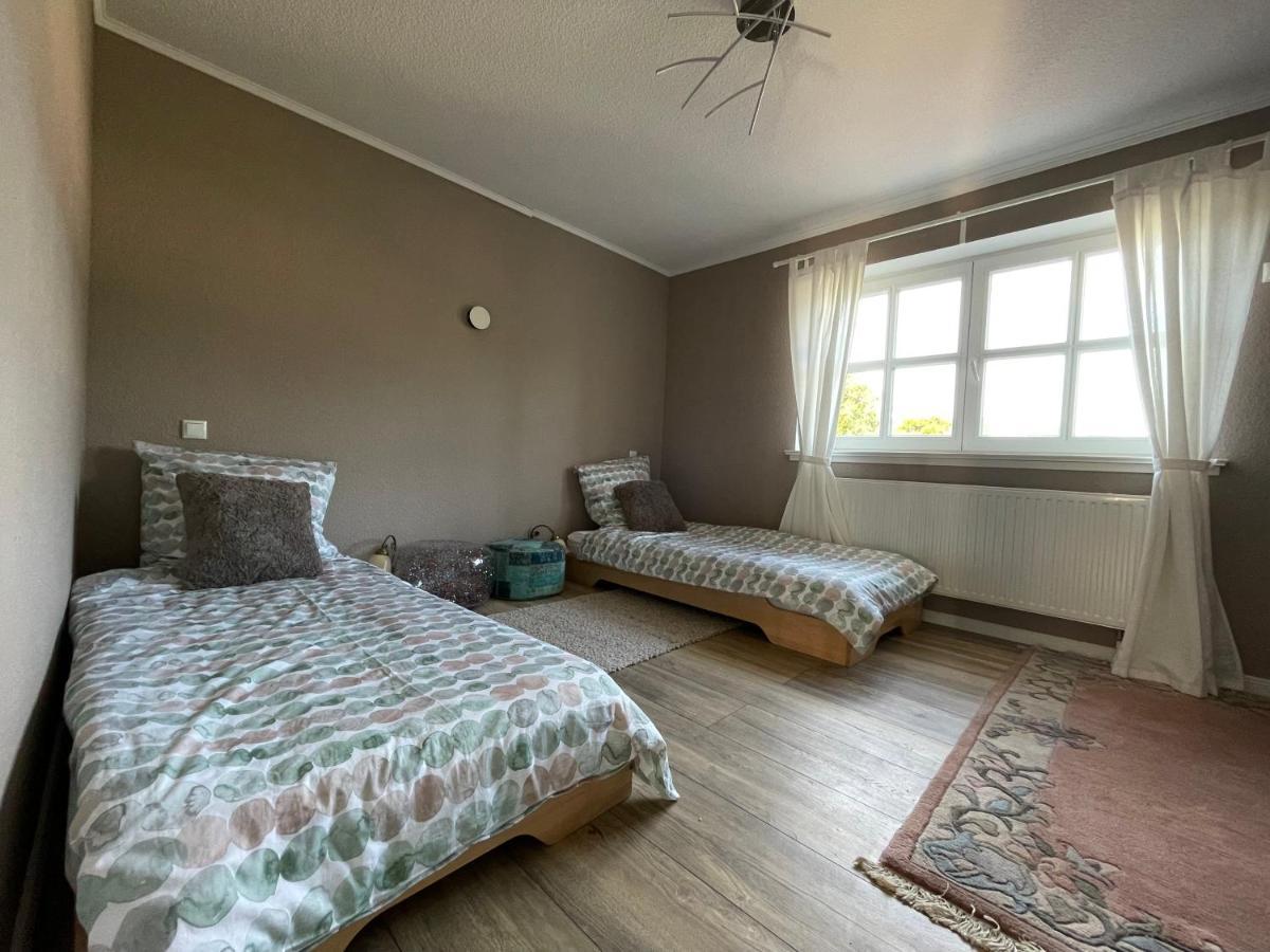 2-Zi Wohnung Mit Kingsize-Bett Und Privatem Parkplatz Ostrohe エクステリア 写真