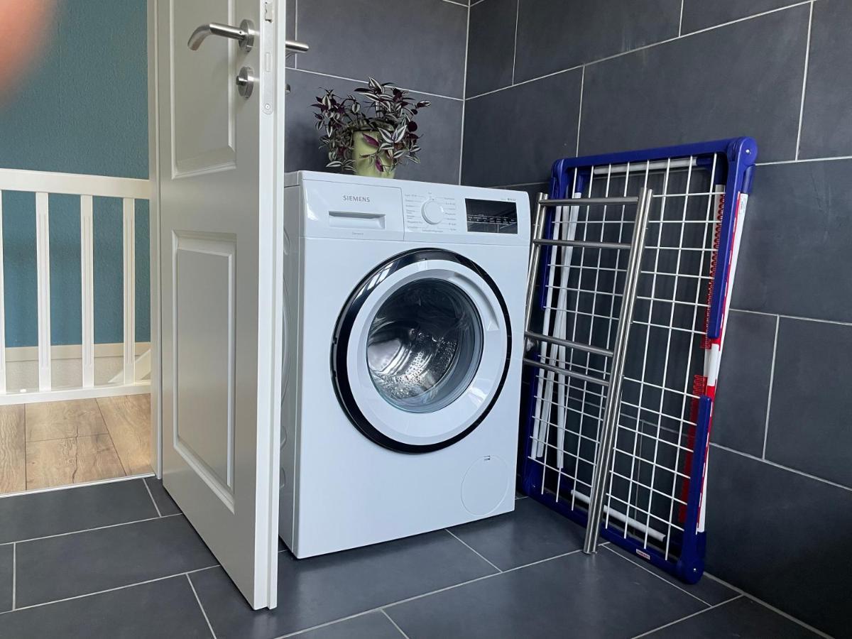 2-Zi Wohnung Mit Kingsize-Bett Und Privatem Parkplatz Ostrohe エクステリア 写真